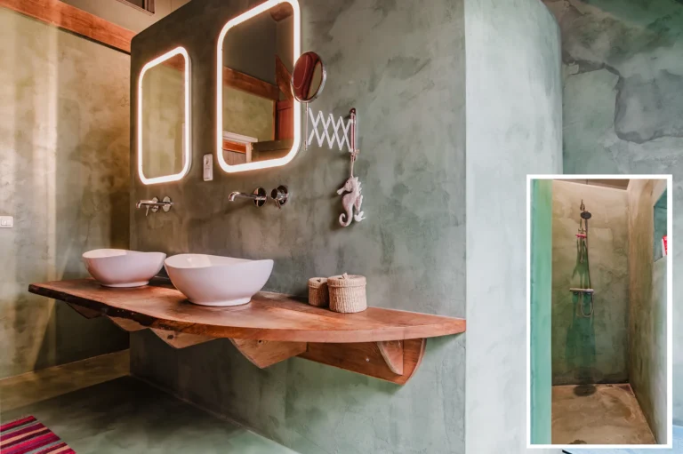 Badkamer met twee wastafels